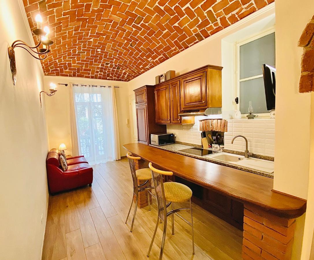 Exquisitely Renovated And Centrally Located Apartment With Free Parking Turin Extérieur photo