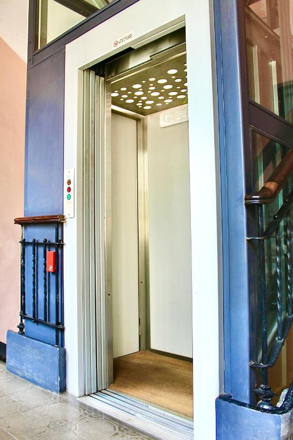 Exquisitely Renovated And Centrally Located Apartment With Free Parking Turin Extérieur photo